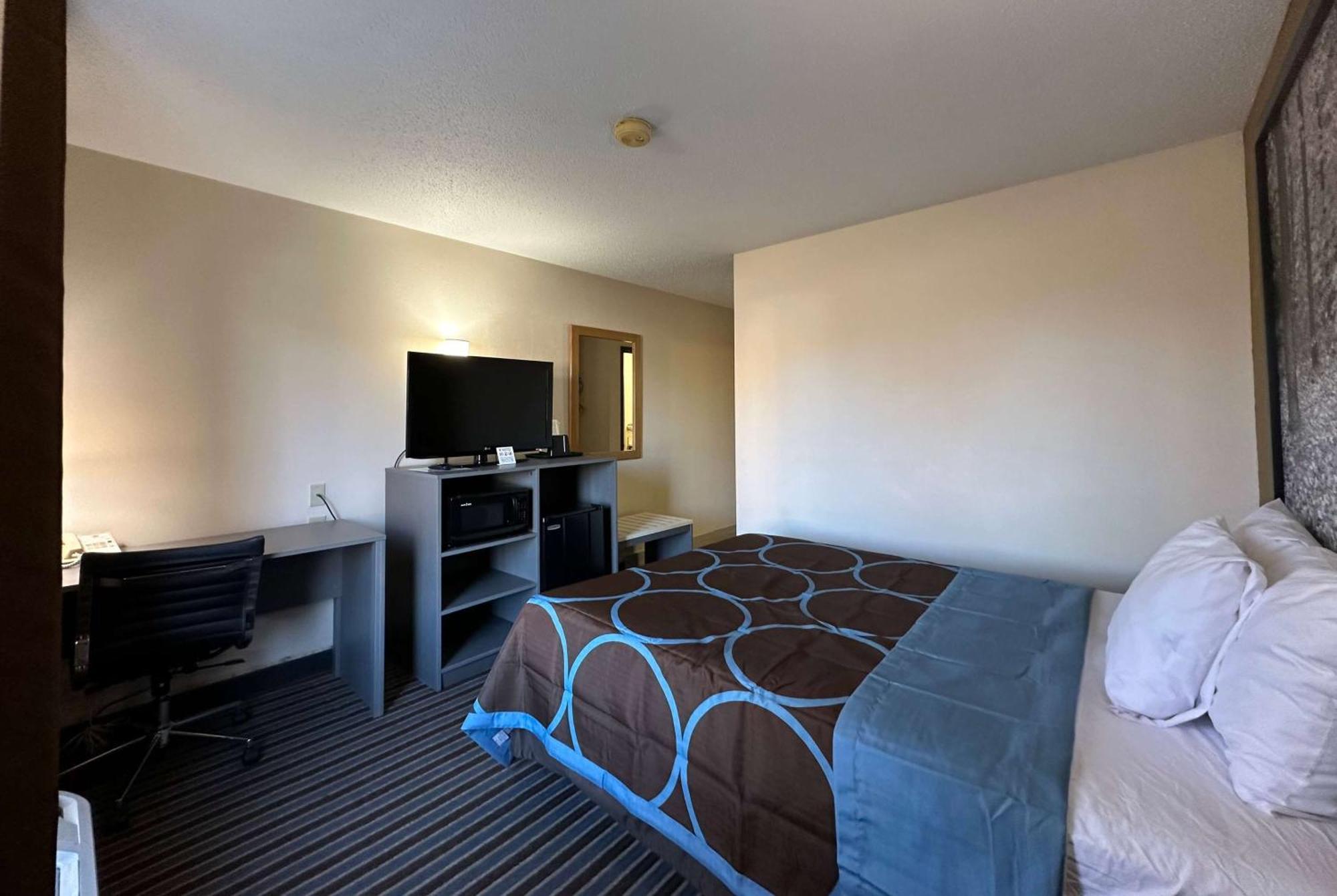 ซูเปอร์ 8 บาย วินด์แฮม โคลัมเบีย คล้าร์ก เลน Hotel ภายนอก รูปภาพ