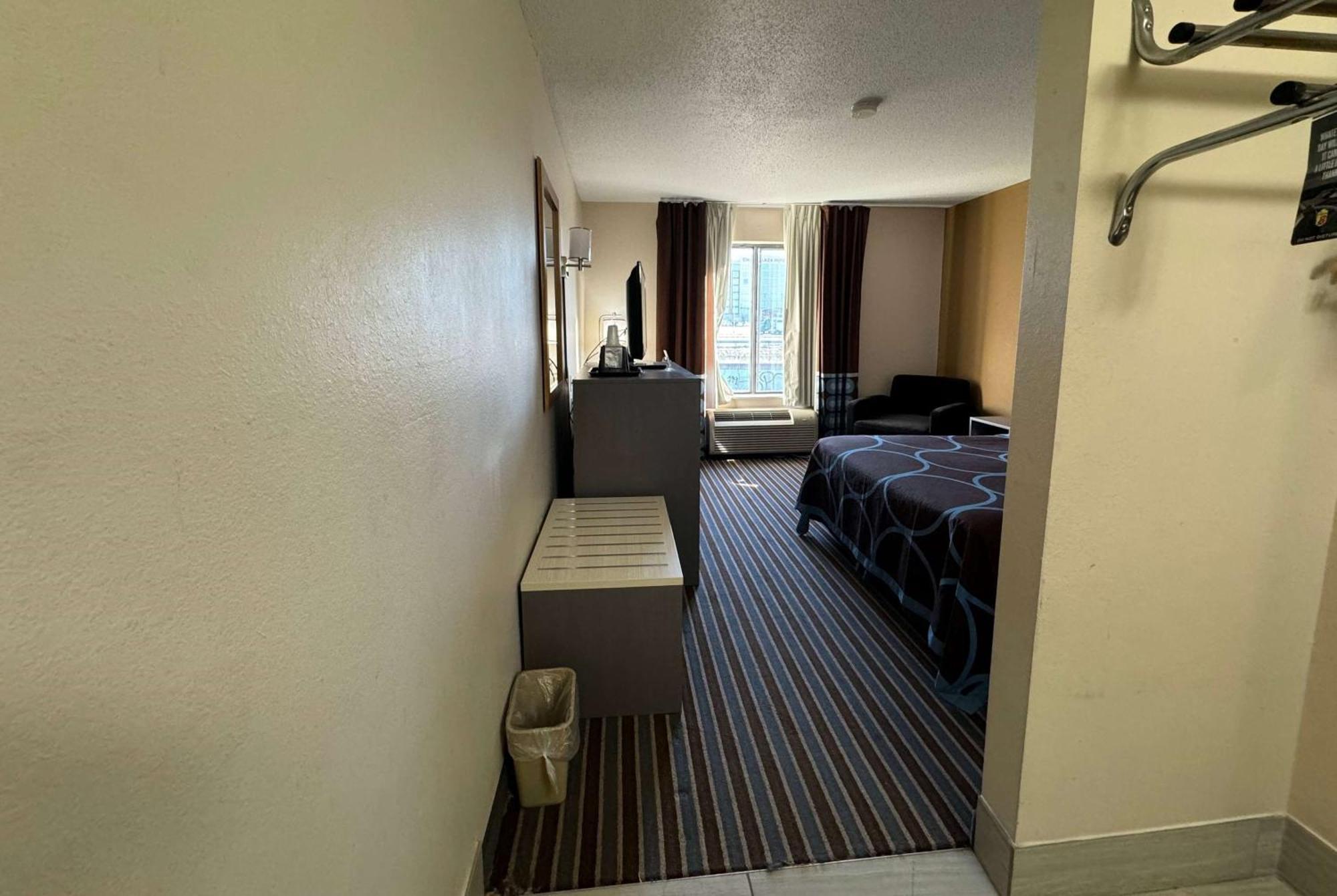 ซูเปอร์ 8 บาย วินด์แฮม โคลัมเบีย คล้าร์ก เลน Hotel ภายนอก รูปภาพ